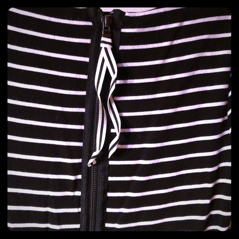 Cotton dress midi with reverse stripe zipper bow.